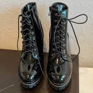 TOP Moda Shiny Black Lace-Up Boots Size 9